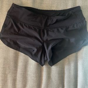 LULU LEMON SHORTY SHORT HOT SHORT  SIZE 6